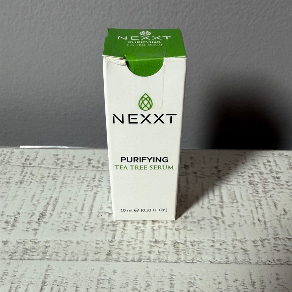 NEXXT Purifying Tea Tree Serum - Green and White